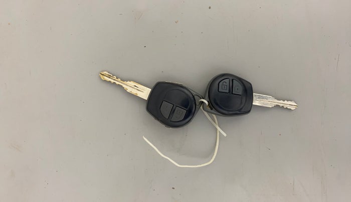 2014 Maruti Swift Dzire VDI, Diesel, Manual, 1,37,292 km, Key Close Up