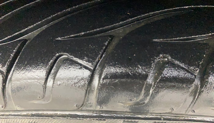 2014 Maruti Swift Dzire VDI, Diesel, Manual, 1,37,292 km, Right Front Tyre Tread