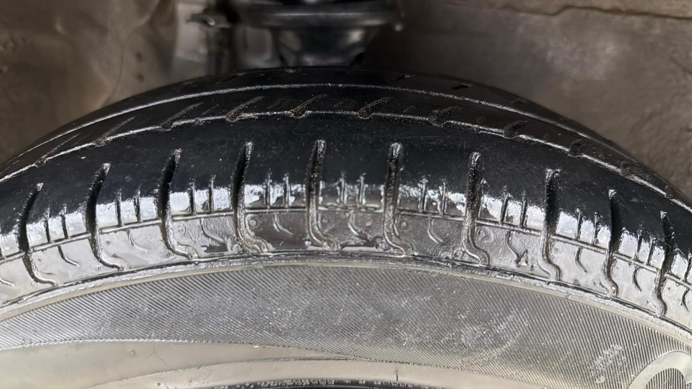 2013 Maruti Alto 800 LXI, Petrol, Manual, 21,150 km, Right Front Tyre Tread