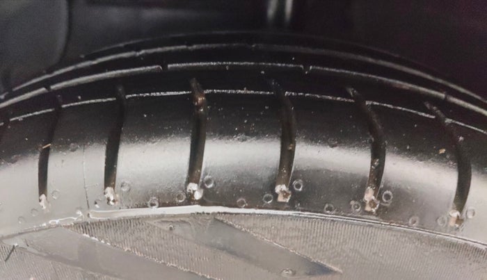 2016 Hyundai Xcent SX 1.2, Petrol, Manual, 72,243 km, Left Front Tyre Tread