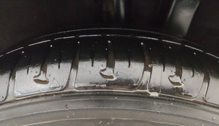 2016 Hyundai Xcent SX 1.2, Petrol, Manual, 72,243 km, Left Rear Tyre Tread