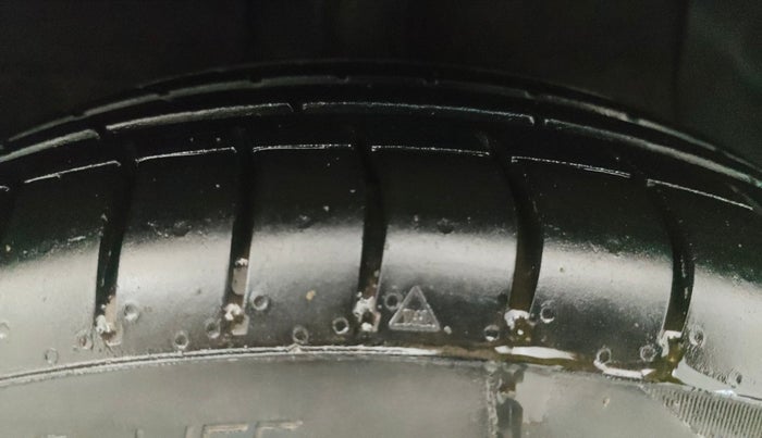 2016 Hyundai Xcent SX 1.2, Petrol, Manual, 72,243 km, Right Front Tyre Tread