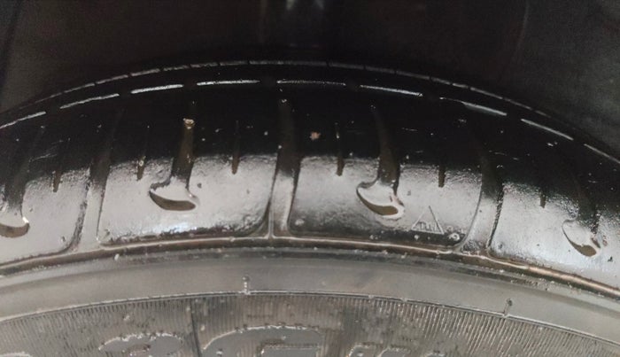 2016 Hyundai Xcent SX 1.2, Petrol, Manual, 72,243 km, Right Rear Tyre Tread