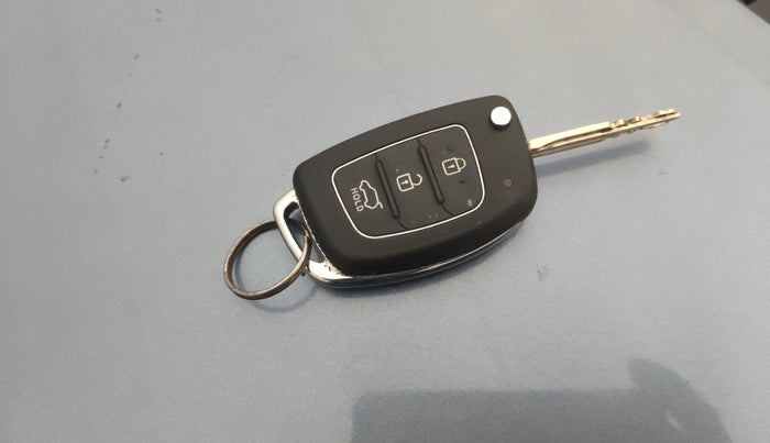 2016 Hyundai Xcent SX 1.2, Petrol, Manual, 72,243 km, Key Close Up