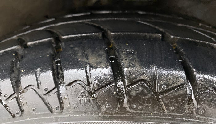 2010 Maruti Zen Estilo VXI, Petrol, Manual, 27,229 km, Right Front Tyre Tread