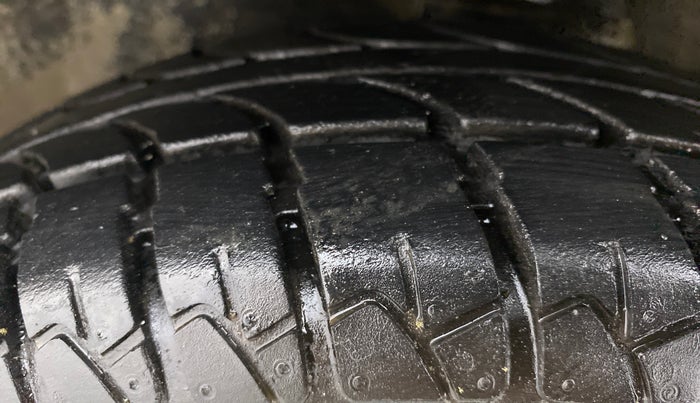 2010 Maruti Zen Estilo VXI, Petrol, Manual, 27,229 km, Left Front Tyre Tread