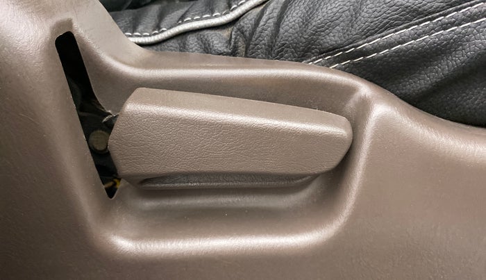 2010 Maruti Zen Estilo VXI, Petrol, Manual, 27,229 km, Driver Side Adjustment Panel
