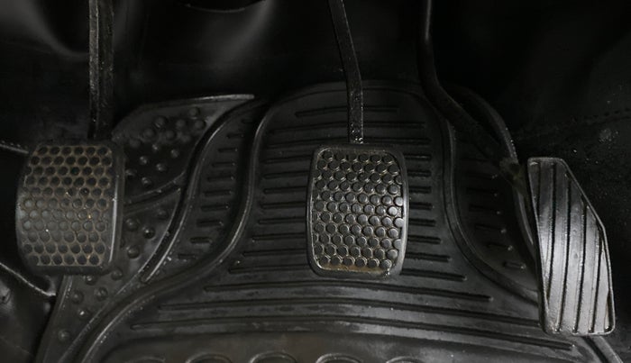 2010 Maruti Zen Estilo VXI, Petrol, Manual, 27,229 km, Pedals