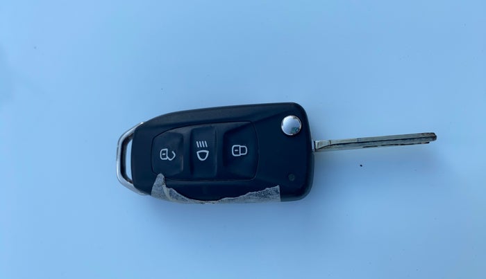 2022 Tata Safari XM, Diesel, Manual, 17,807 km, Key Close Up