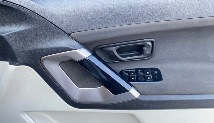 2022 Tata Safari XM, Diesel, Manual, 17,807 km, Driver Side Door Panels Control