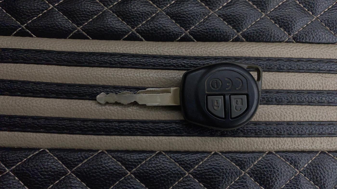 2018 Maruti Dzire VXI AMT, Petrol, Automatic, 52,638 km, Key Close Up