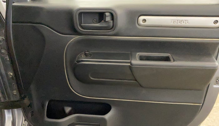 2022 Mahindra Thar LX D AT 4WD HT, Diesel, Automatic, 73,784 km, Driver Side Door Panels Control