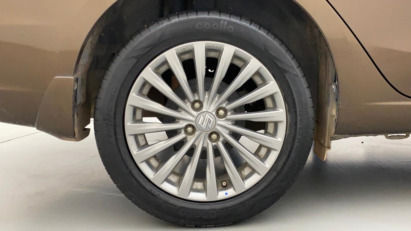 2016 Maruti Ciaz ZXI+, Petrol, Manual, 34,966 km, Right Rear Wheel