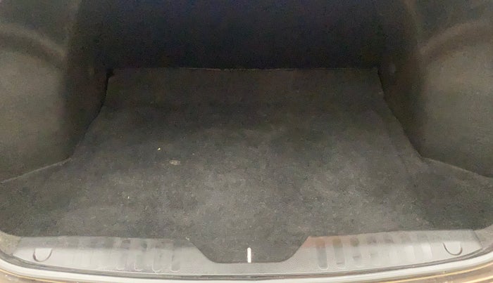 2016 Maruti Ciaz ZXI+, Petrol, Manual, 34,966 km, Boot Inside