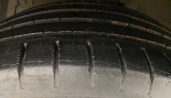 2016 Maruti Ciaz ZXI+, Petrol, Manual, 34,966 km, Left Front Tyre Tread