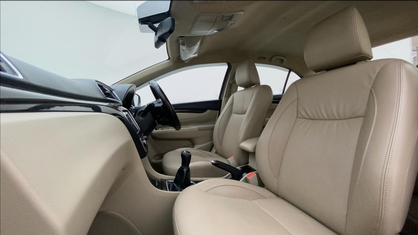 2016 Maruti Ciaz ZXI+, Petrol, Manual, 34,966 km, Right Side Front Door Cabin