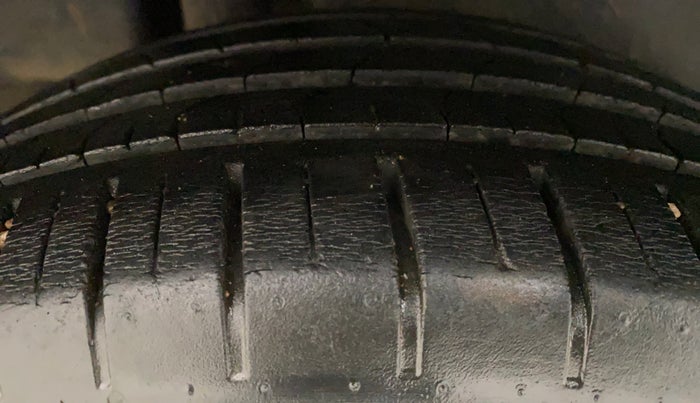 2016 Maruti Ciaz ZXI+, Petrol, Manual, 34,966 km, Right Rear Tyre Tread
