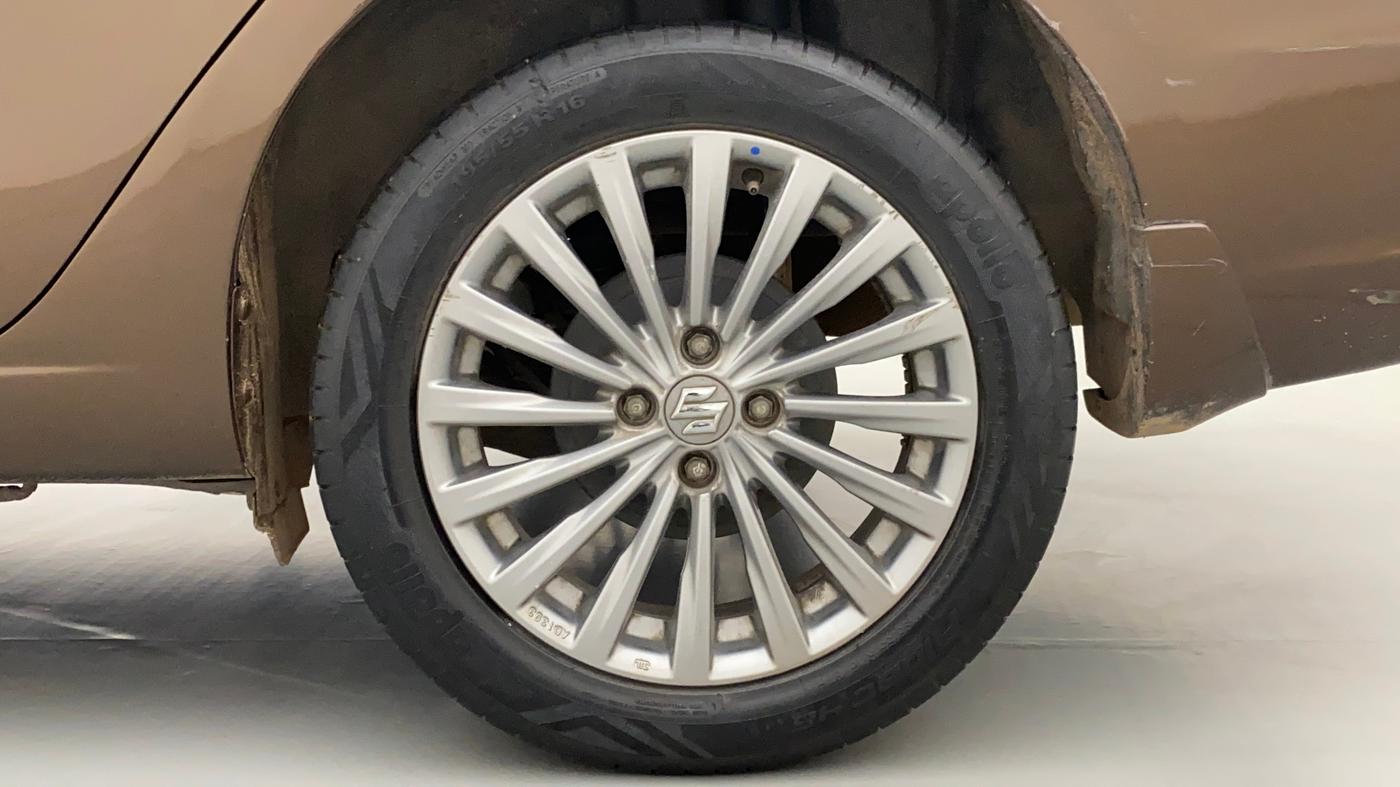 2016 Maruti Ciaz ZXI+, Petrol, Manual, 34,966 km, Left Rear Wheel