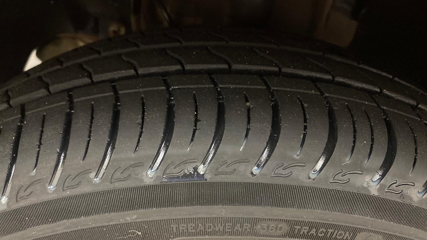 2017 Tata TIGOR XTA PETROL, Petrol, Automatic, 61,675 km, Left Front Tyre Tread
