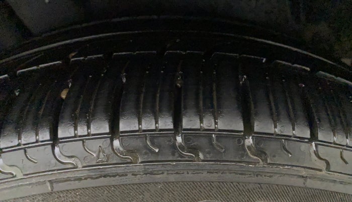 2016 Maruti Ertiga VDI SHVS, Diesel, Manual, 74,693 km, Left Front Tyre Tread