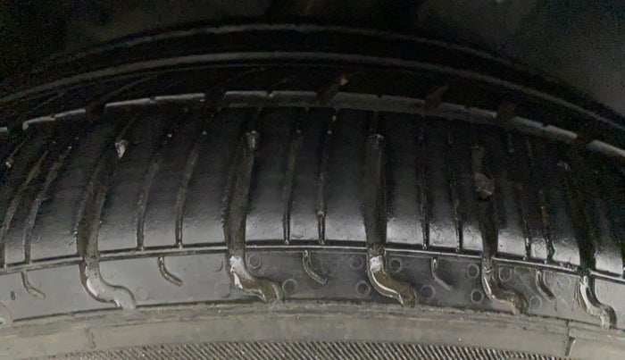 2016 Maruti Ertiga VDI SHVS, Diesel, Manual, 74,693 km, Right Rear Tyre Tread
