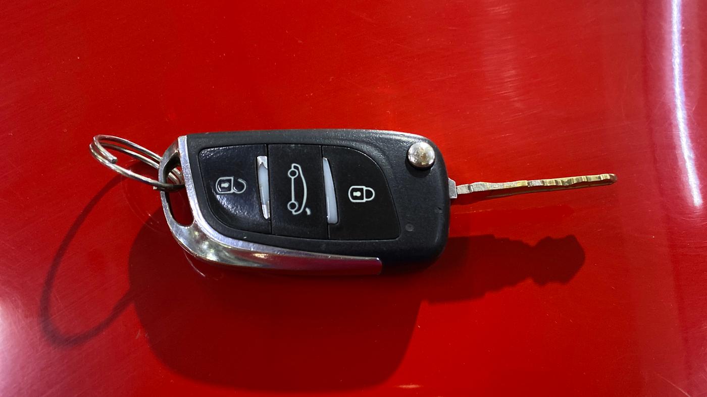 2020 Maruti Swift LXI, Petrol, Manual, 52,649 km, Key Close Up