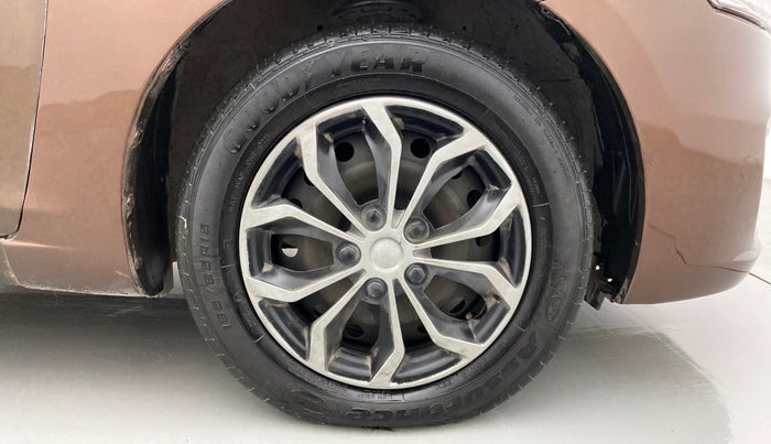 2017 Maruti Ciaz DELTA 1.4 AT PETROL, Petrol, Automatic, 70,698 km, Right Front Wheel