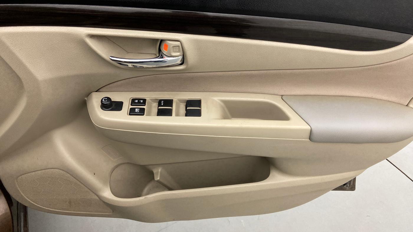 2017 Maruti Ciaz DELTA 1.4 AT PETROL, Petrol, Automatic, 70,698 km, Driver Side Door Panels Control
