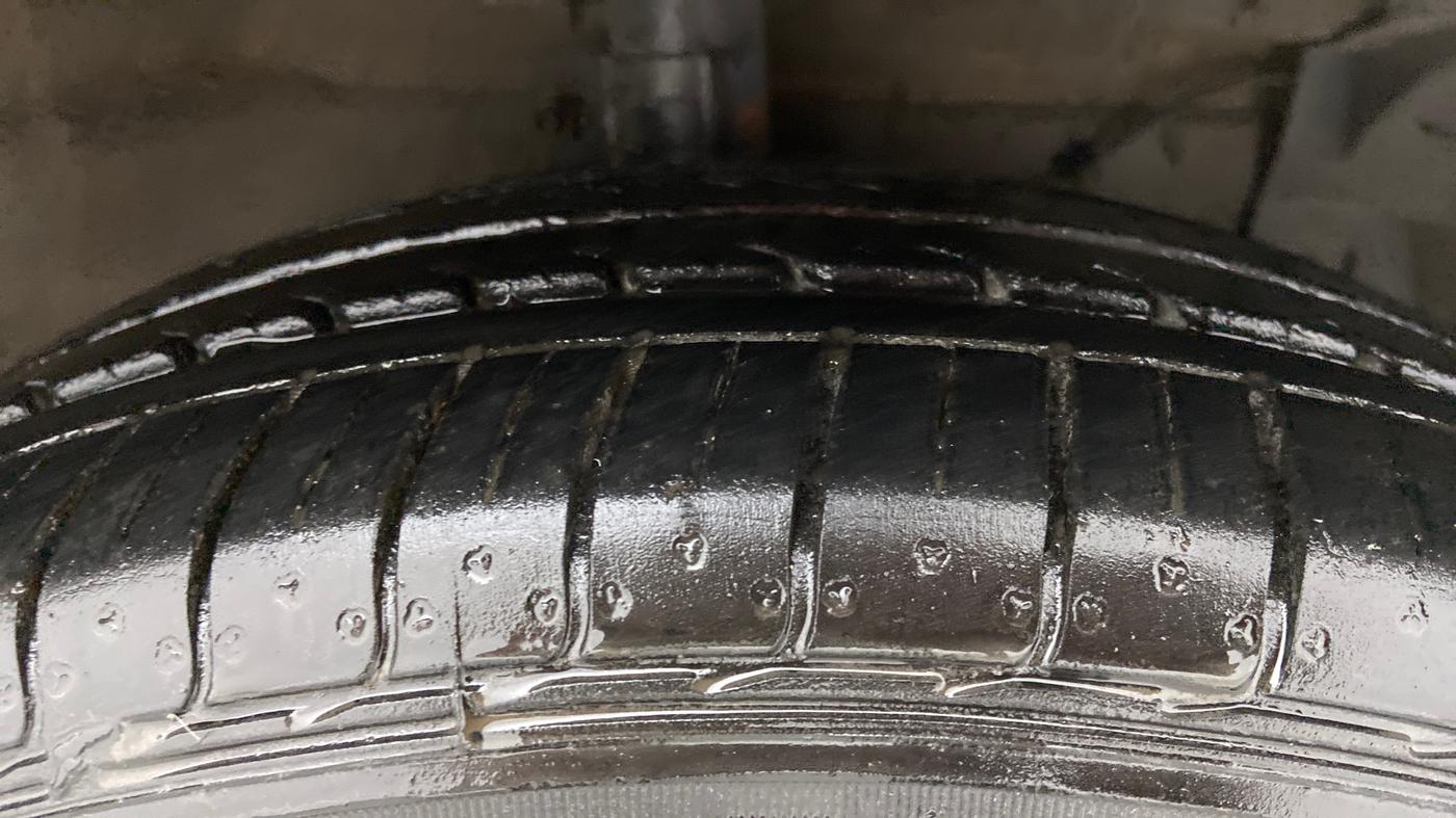 2017 Maruti Ciaz DELTA 1.4 AT PETROL, Petrol, Automatic, 70,698 km, Right Front Tyre Tread