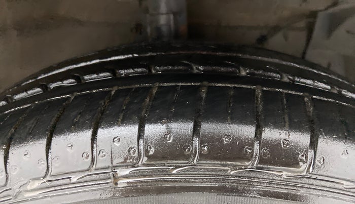 2017 Maruti Ciaz DELTA 1.4 AT PETROL, Petrol, Automatic, 70,698 km, Right Front Tyre Tread