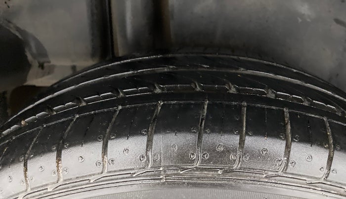 2017 Maruti Ciaz DELTA 1.4 AT PETROL, Petrol, Automatic, 70,698 km, Right Rear Tyre Tread