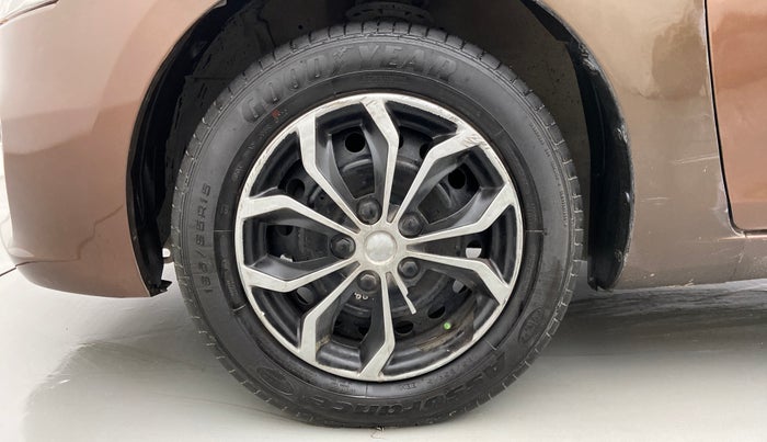 2017 Maruti Ciaz DELTA 1.4 AT PETROL, Petrol, Automatic, 70,698 km, Left Front Wheel