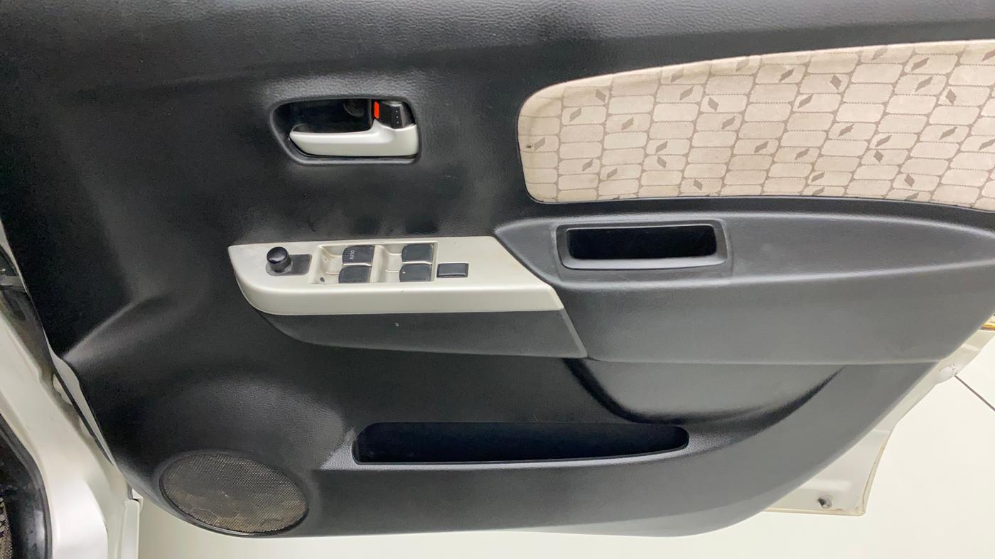 2015 Maruti Wagon R 1.0 VXI, Petrol, Manual, 84,642 km, Driver Side Door Panels Control