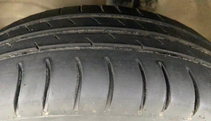 2015 Maruti Wagon R 1.0 VXI, Petrol, Manual, 84,642 km, Left Front Tyre Tread