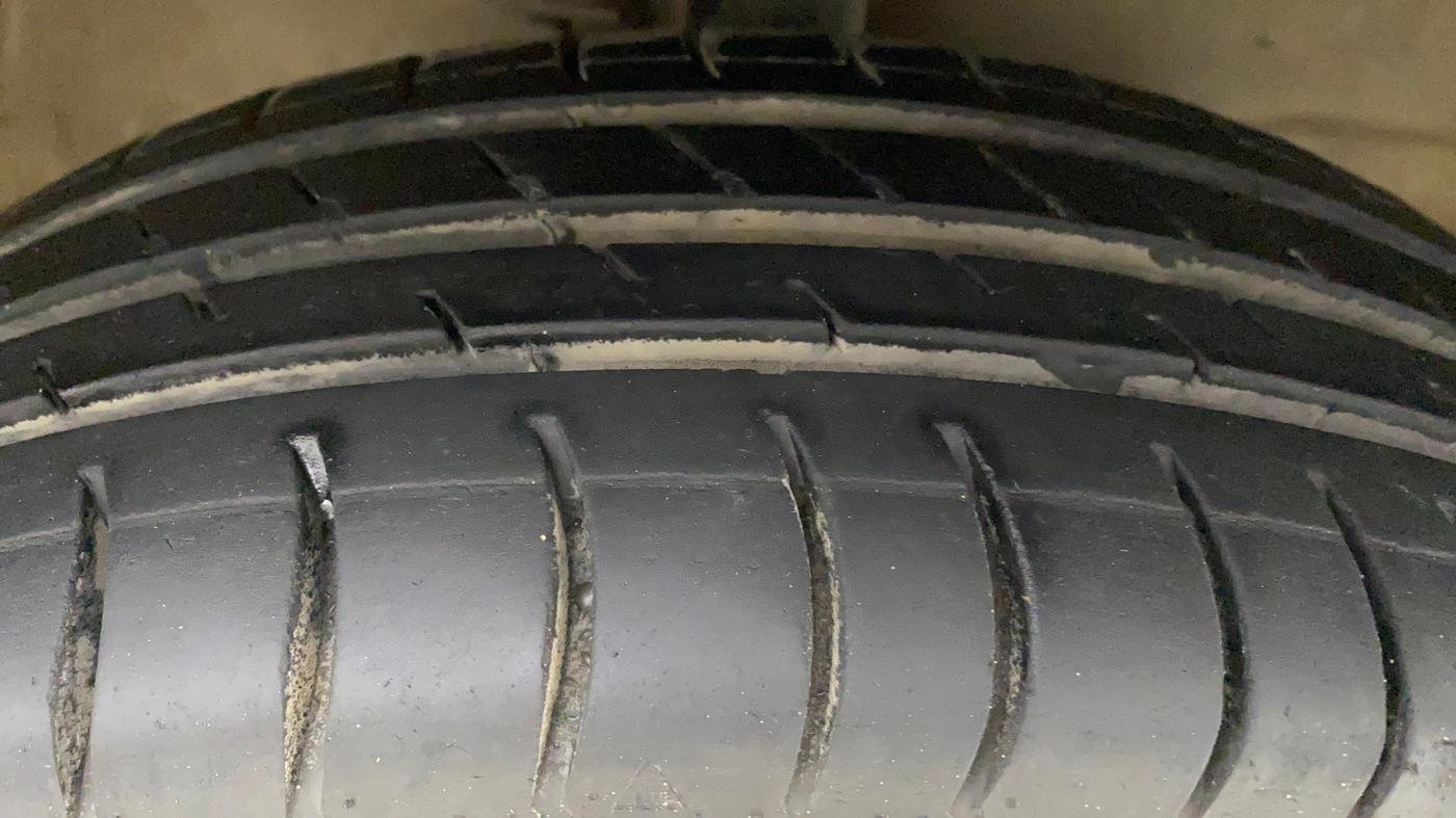 2015 Maruti Wagon R 1.0 VXI, Petrol, Manual, 84,642 km, Right Front Tyre Tread