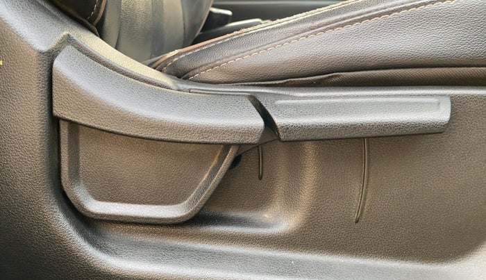 2020 Hyundai NEW I20 ASTA (O) 1.0 TURBO GDI DCT, Petrol, Automatic, 49,434 km, Driver Side Adjustment Panel