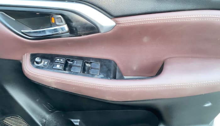 2024 Maruti Grand Vitara ZETA CNG, CNG, Manual, 96,171 km, Driver Side Door Panels Control