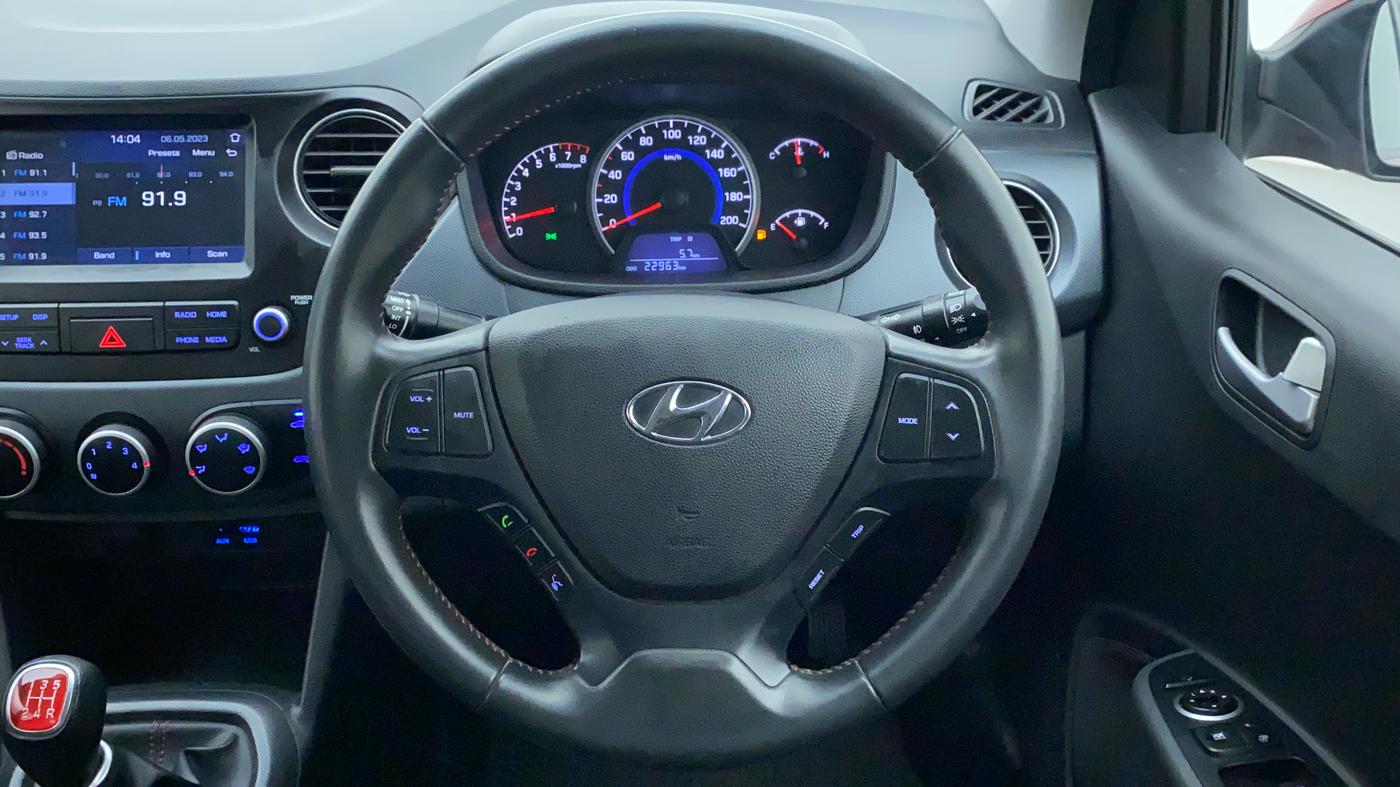 2018 Hyundai Grand i10 SPORTZ 1.2 KAPPA VTVT DUAL TONE, Petrol, Manual, 22,963 km, Steering Wheel Close Up
