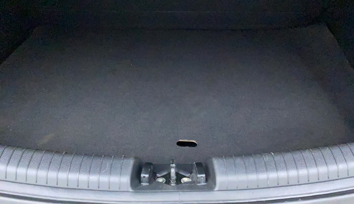 2018 Hyundai Grand i10 SPORTZ 1.2 KAPPA VTVT DUAL TONE, Petrol, Manual, 22,963 km, Boot Inside
