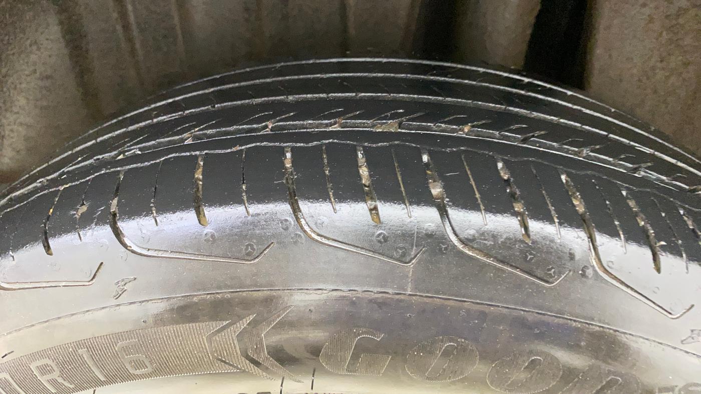 2023 Maruti FRONX DELTA PLUS 1.2MT, Petrol, Manual, 27,400 km, Left Rear Tyre Tread