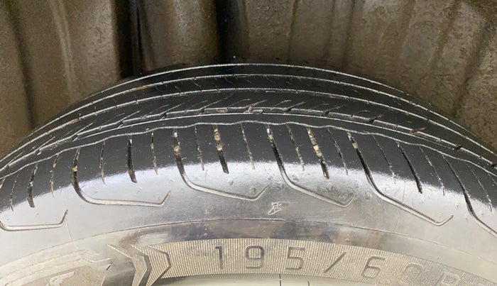 2023 Maruti FRONX DELTA PLUS 1.2MT, Petrol, Manual, 27,400 km, Right Rear Tyre Tread
