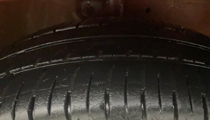 2014 Maruti Celerio VXI AMT, Petrol, Automatic, 1,05,227 km, Right Front Tyre Tread