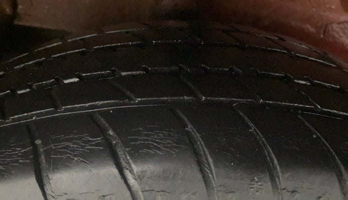 2014 Maruti Celerio VXI AMT, Petrol, Automatic, 1,05,227 km, Right Rear Tyre Tread