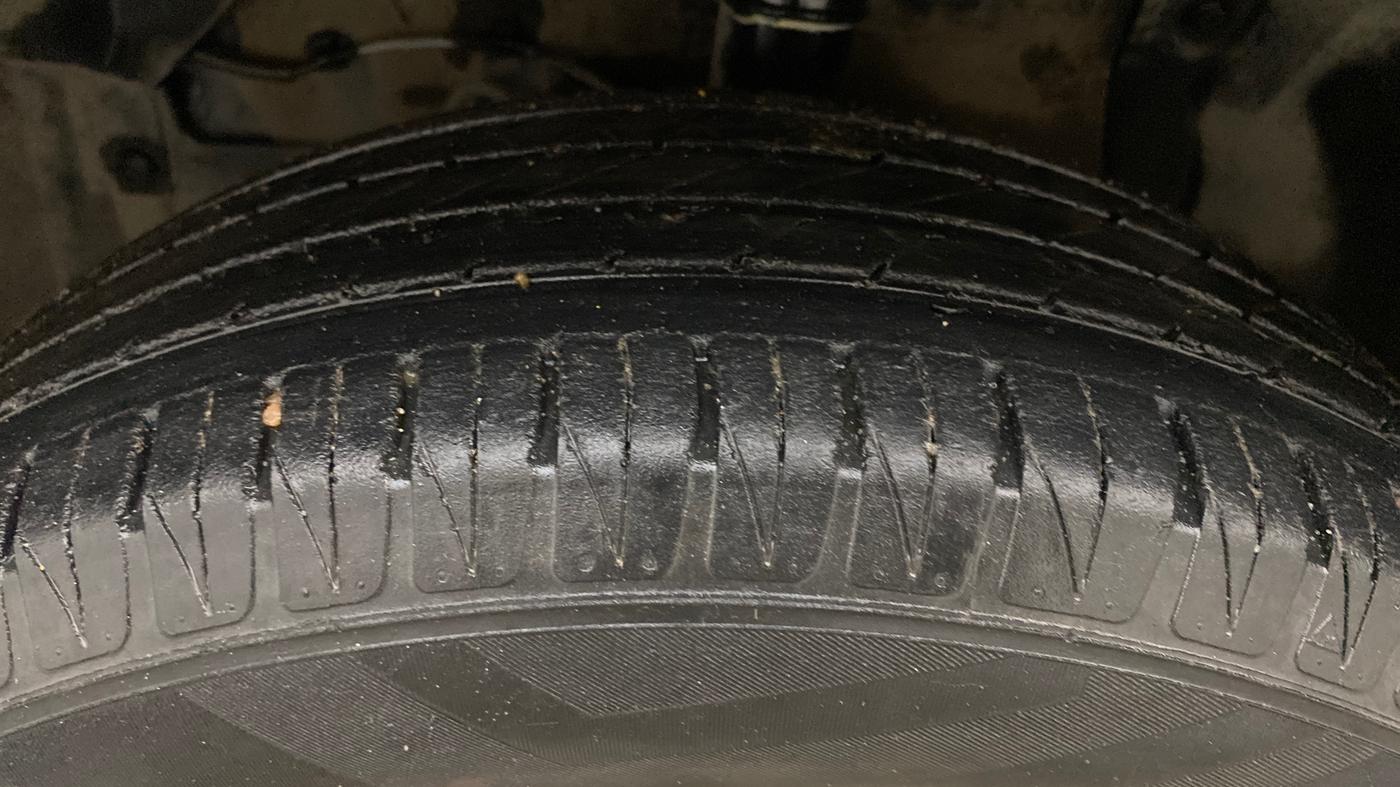 2022 Maruti Vitara Brezza ZXI PLUS AT DUAL TONE SHVS, Petrol, Automatic, 29,691 km, Left Front Tyre Tread