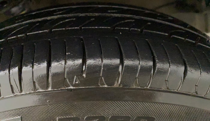 2015 Maruti Wagon R 1.0 LXI CNG, CNG, Manual, 37,064 km, Left Front Tyre Tread