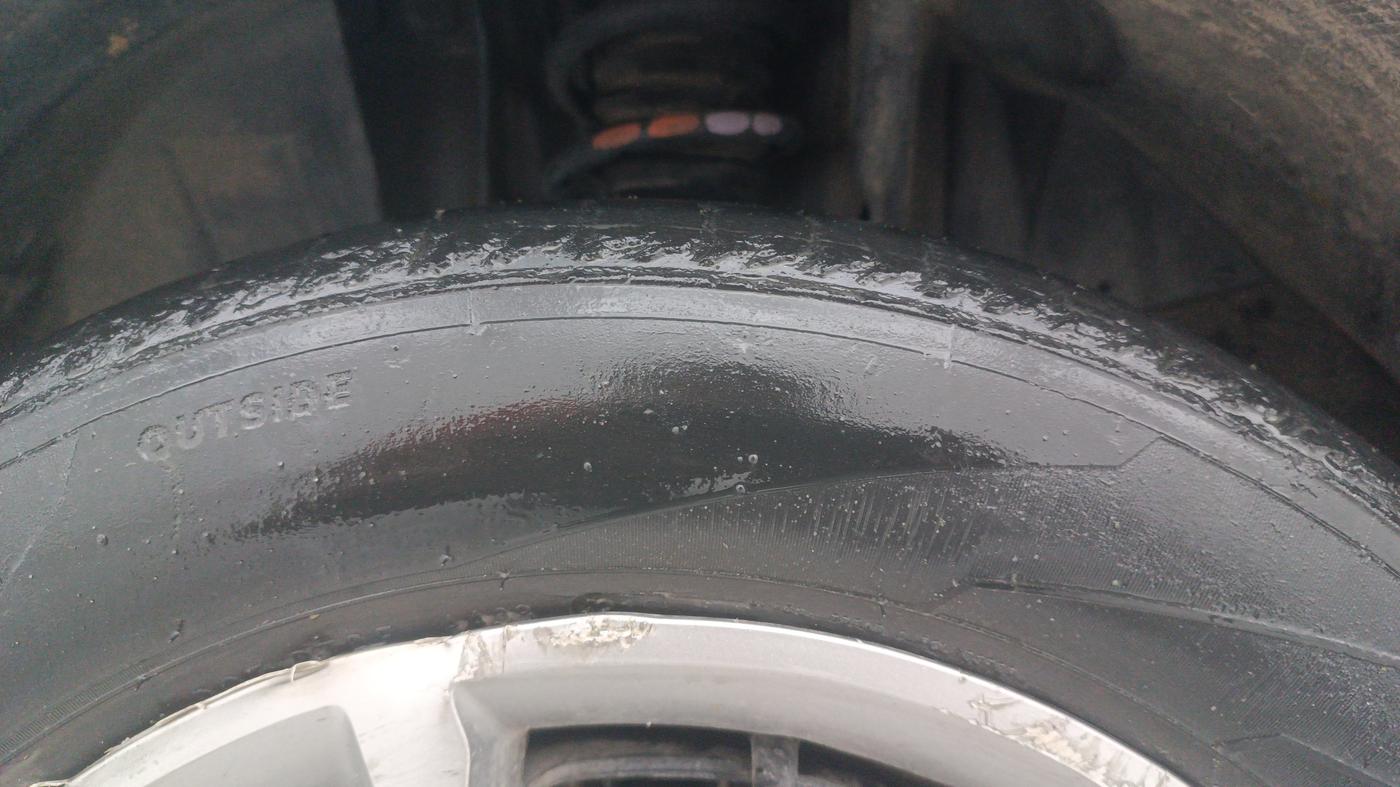 2019 Renault TRIBER RXZ, Petrol, Manual, 52,998 km, Left Front Tyre Tread
