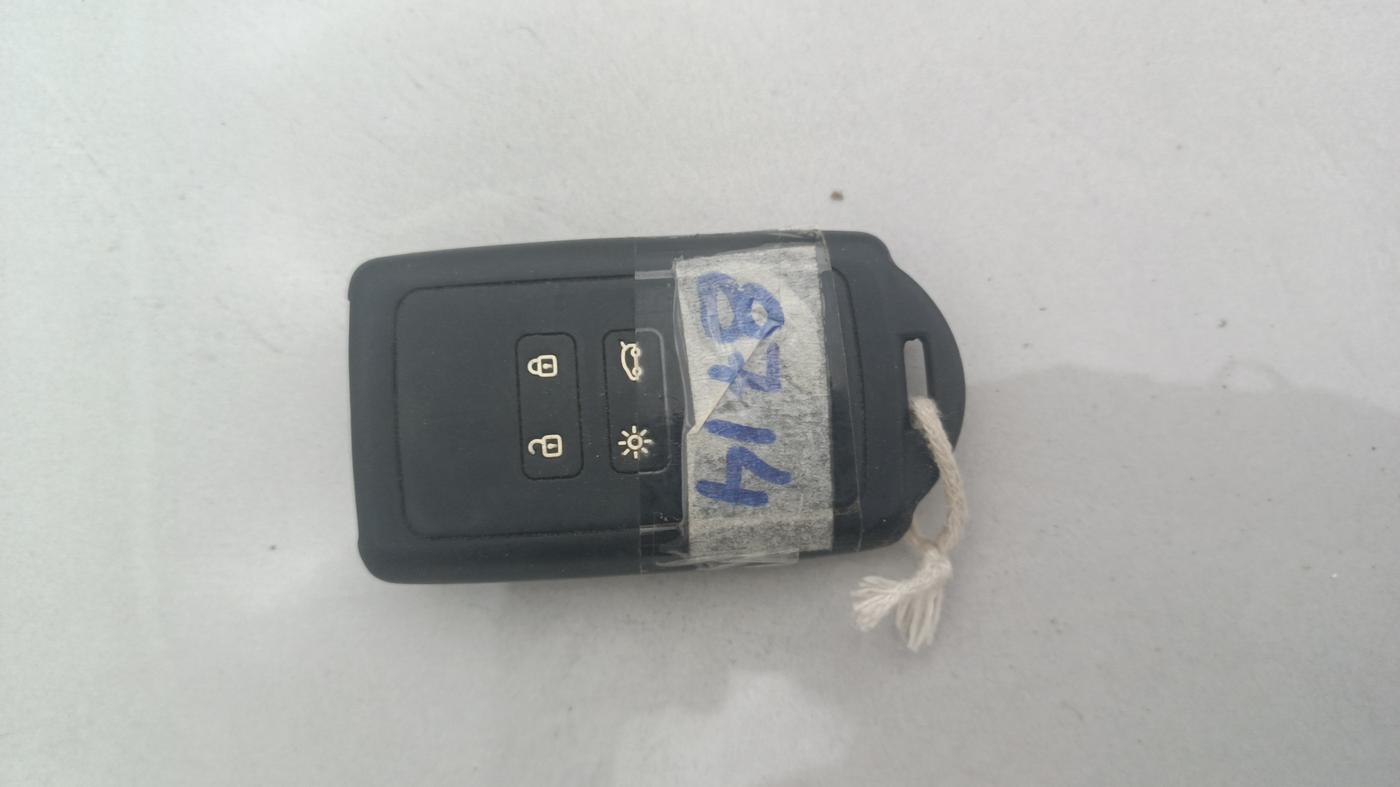 2019 Renault TRIBER RXZ, Petrol, Manual, 52,998 km, Key Close Up