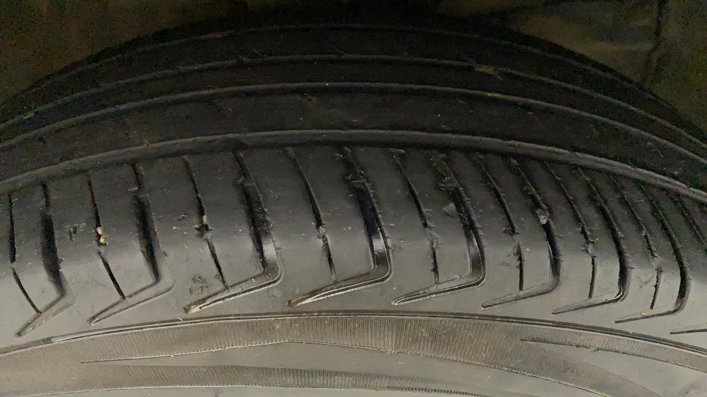 2021 Maruti New Wagon-R LXI CNG (O) 1.0, CNG, Manual, 42,753 km, Right Front Tyre Tread