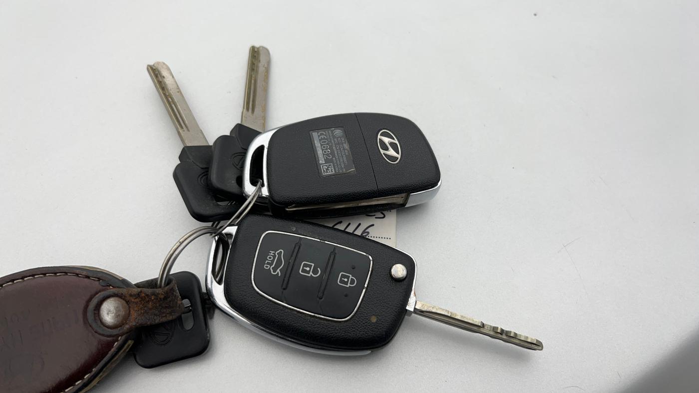 2015 Hyundai Xcent S 1.2, Petrol, Manual, 44,964 km, Key Close Up
