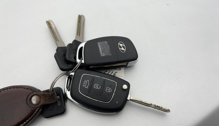 2015 Hyundai Xcent S 1.2, Petrol, Manual, 44,917 km, Key Close Up